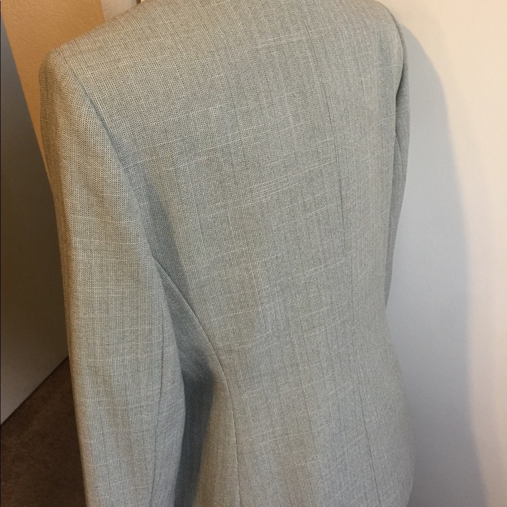 Grey suit - Picture 5 of 8